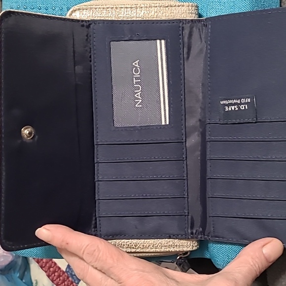 Nautica pebble textured clutch - Picture 5 of 6